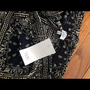 Women’s ruffle shorts in bandana pattern